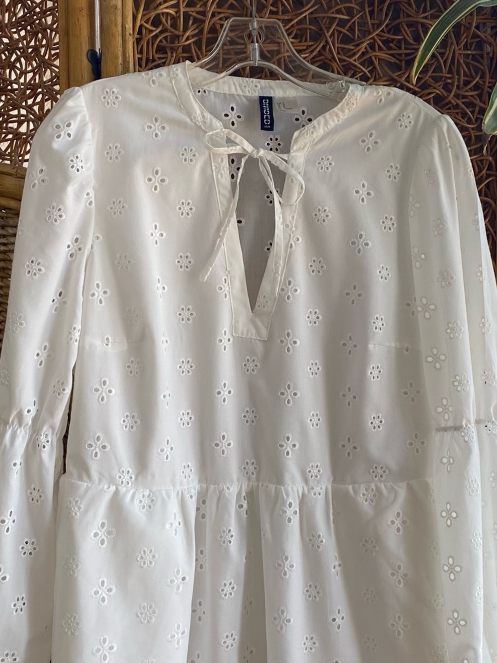 Divided H&M White Eyelet Dress Coverup Long Sleeved Side Pockets Size Medium - Picture 7 of 10